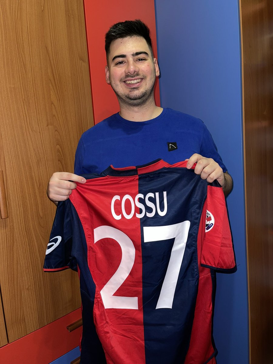 PisuDavi's tweet photo. #Cossu @CagliariCalcio #forzaCasteddu ❤️💙 https://t.co/9ALneUiDMK