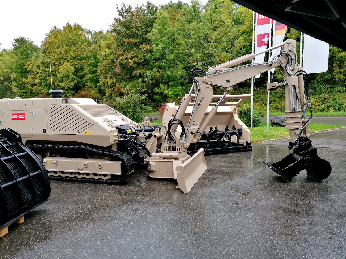 73Kosy's tweet photo. @free_fields visiting the @GCS_reports workshop in #Stockach. Very impressed to see the demonstration of their machines as well #Ebinger detection systems. https://t.co/Kh4ibEanHT