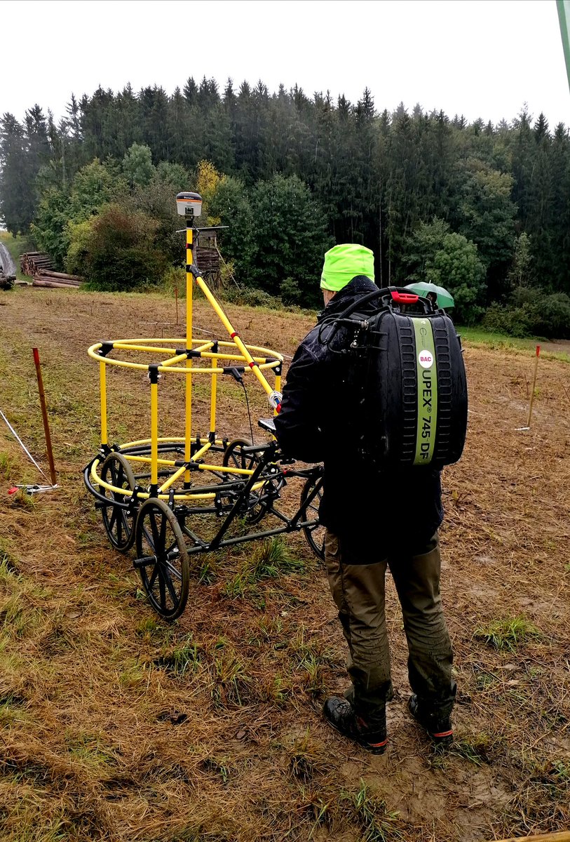 73Kosy's tweet photo. @free_fields visiting the @GCS_reports workshop in #Stockach. Very impressed to see the demonstration of their machines as well #Ebinger detection systems. https://t.co/Kh4ibEanHT