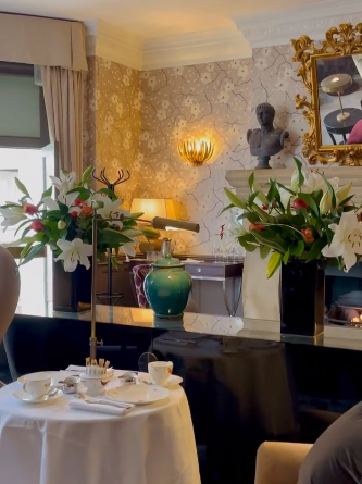 Ahh, the Drawing Room, the ideal setting to relax and enjoy your Monday morning
.
.11cadogangardens.com
#HEARTOFCHELSEA #11CGMOMENTS