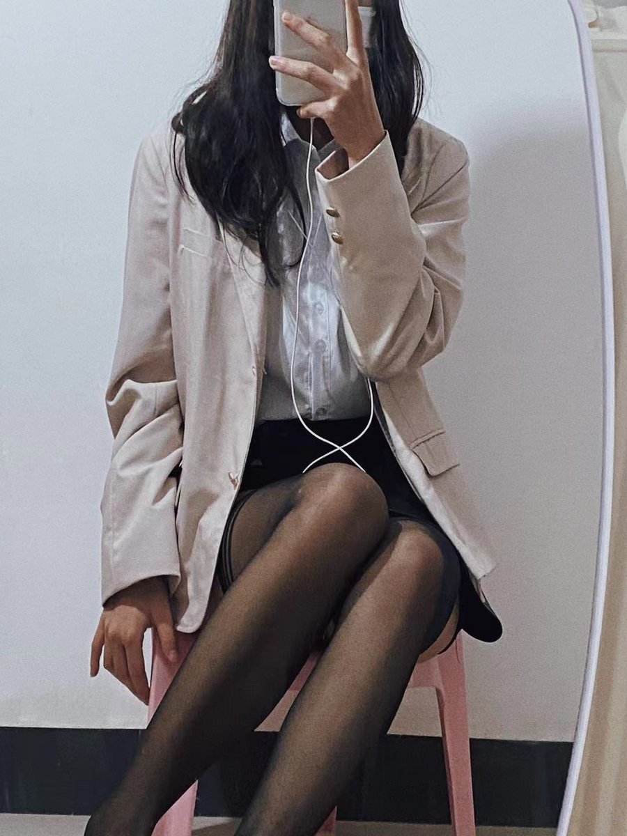 DomSun00's tweet photo. 喜欢制服吗 
#母狗 #制服 #黑丝 https://t.co/T1htwiIIm1