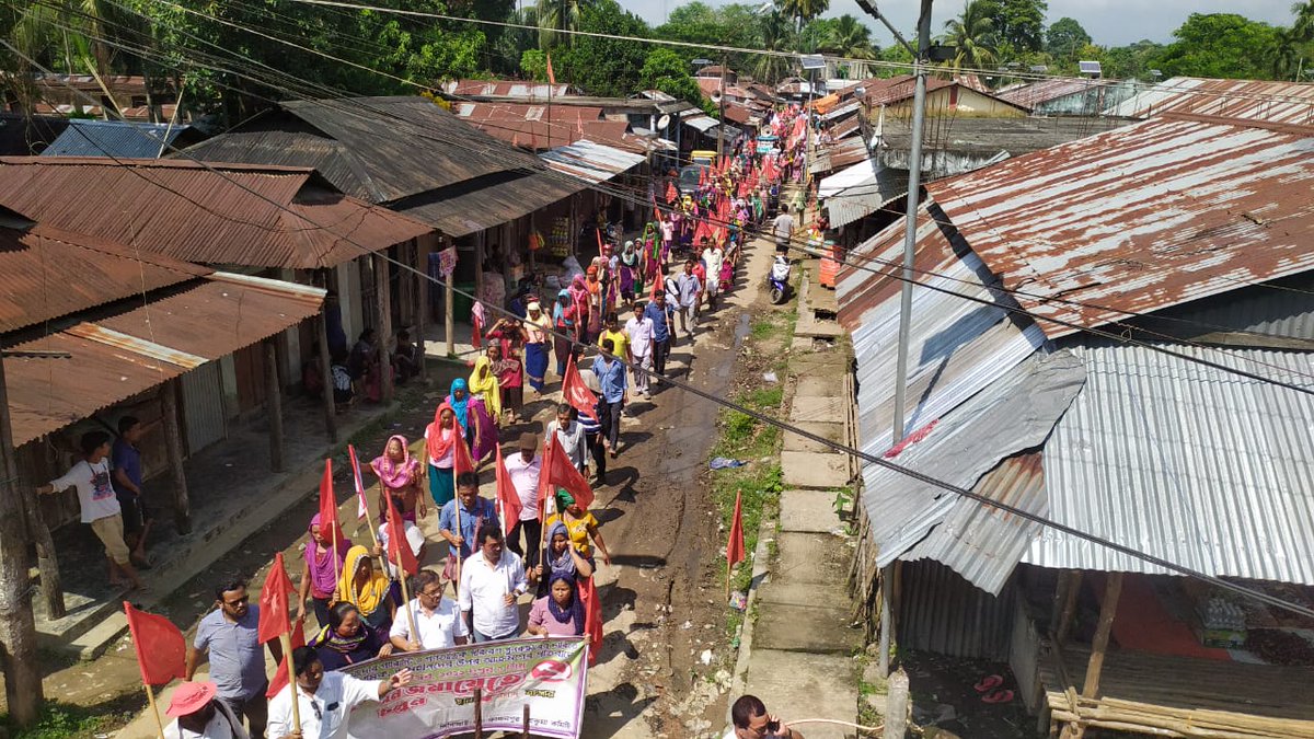 কাঞ্চনপুর আনন্দবাজারে CPIM'র সমাবেশে এসে ১৭ জন বিজেপি এবং তিপ্রা মথার নেতা-কর্মী হাতে তুলে নিলেন লালঝাণ্ডা।