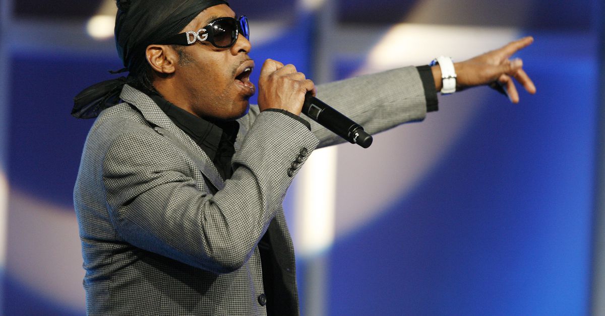Reuters's tweet photo. Grammy-winning rapper Coolio dies in Los Angeles at 59 https://t.co/xGrieYsMw6 https://t.co/t59wV6qnd0