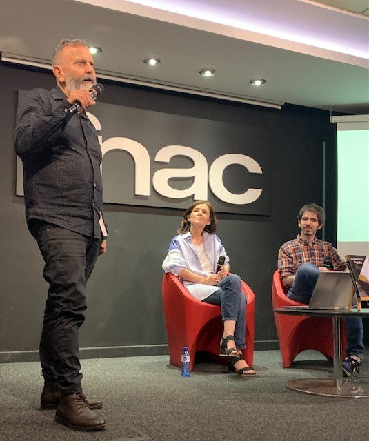 Presentando en <a href="/FnacCallao/">ComiteFnacCallao</a> con la autora Consuelo Cabiedes y el autor <a href="/PhotoClub_es/">PhotoClub</a> <a href="/RodrigoRivasPH/">Rodrigo Rivas</a> el nuevo libro "La composición fotográfica. Ojo, mente y geometría." 
Mañana viernes repetimos en #Asturias en la mítica librería <a href="/CervantesLib/">Librería Cervantes</a> de #Oviedo.
foroabierto.org/evento/present…