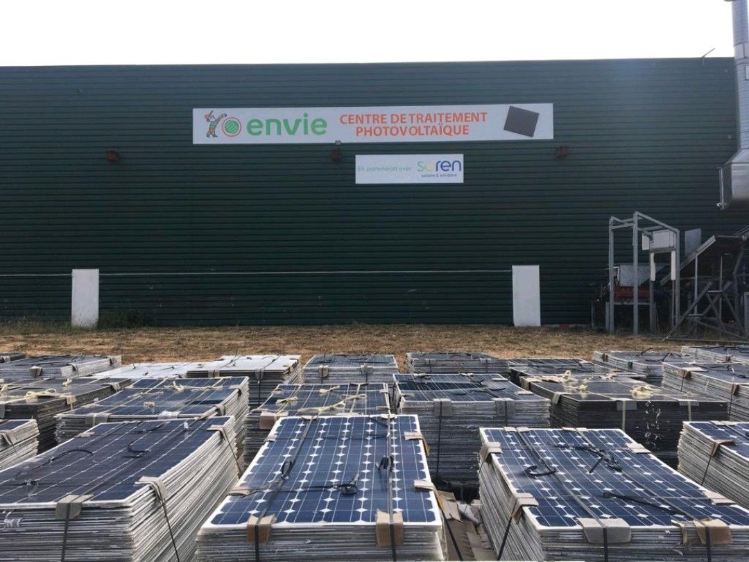 pvmagfrance's tweet photo. Inauguration d’une usine de recyclage avec un procédé unique de délamination des panneaux: Le centre inauguré par Soren et Envie 2E Aquitaine à Saint-Loubès à côté de Bordeaux permet d’extraire des fractions de… https://t.co/ousE5GhSlg #solarenergy #solar #sustainability https://t.co/KZM1ZSWBGV