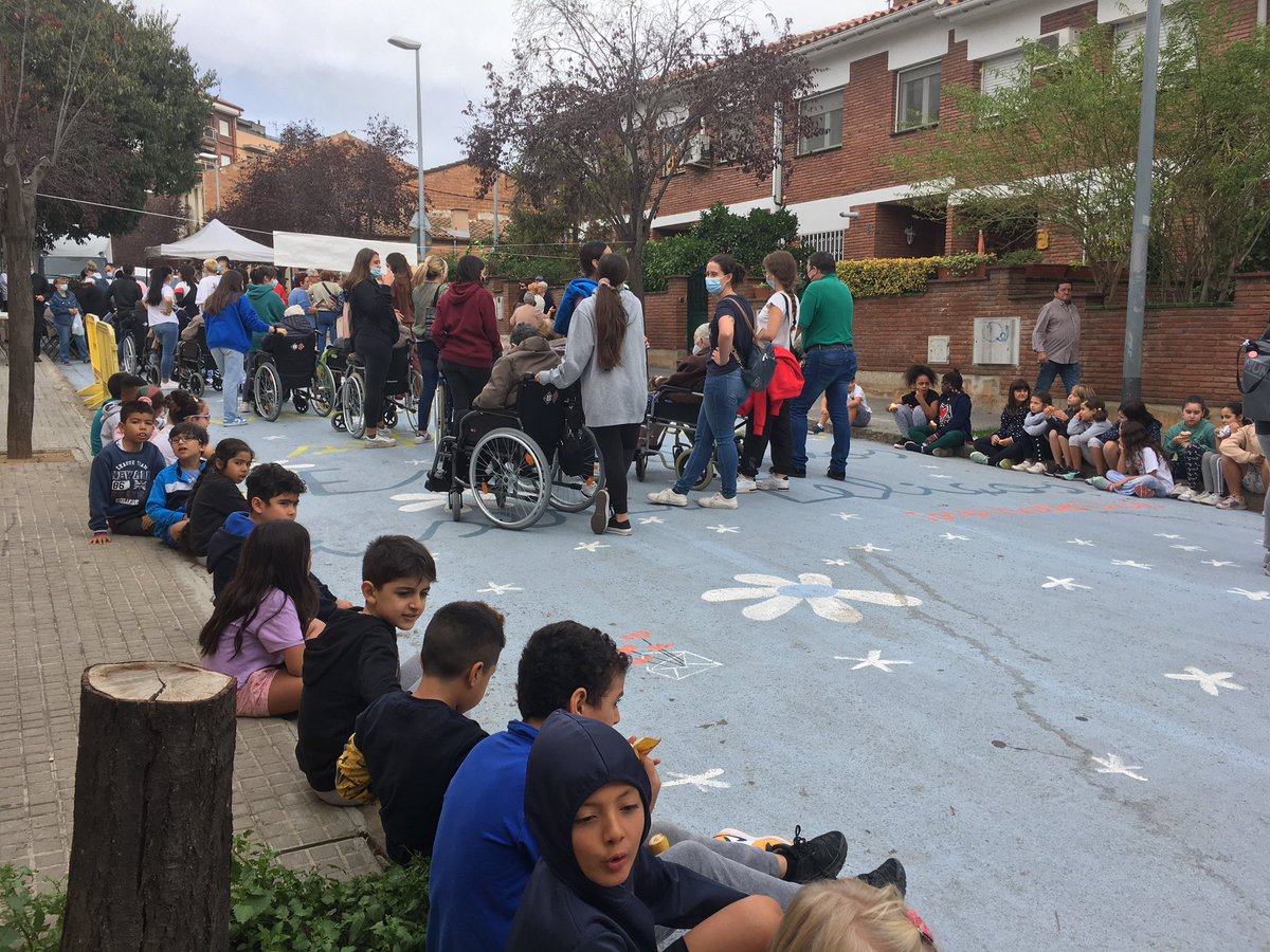 ClaveEscola's tweet photo. A punt per animar a la Cursa de la gent Gran #Ripollet #setmanagentgran https://t.co/dmpGxSLMPp