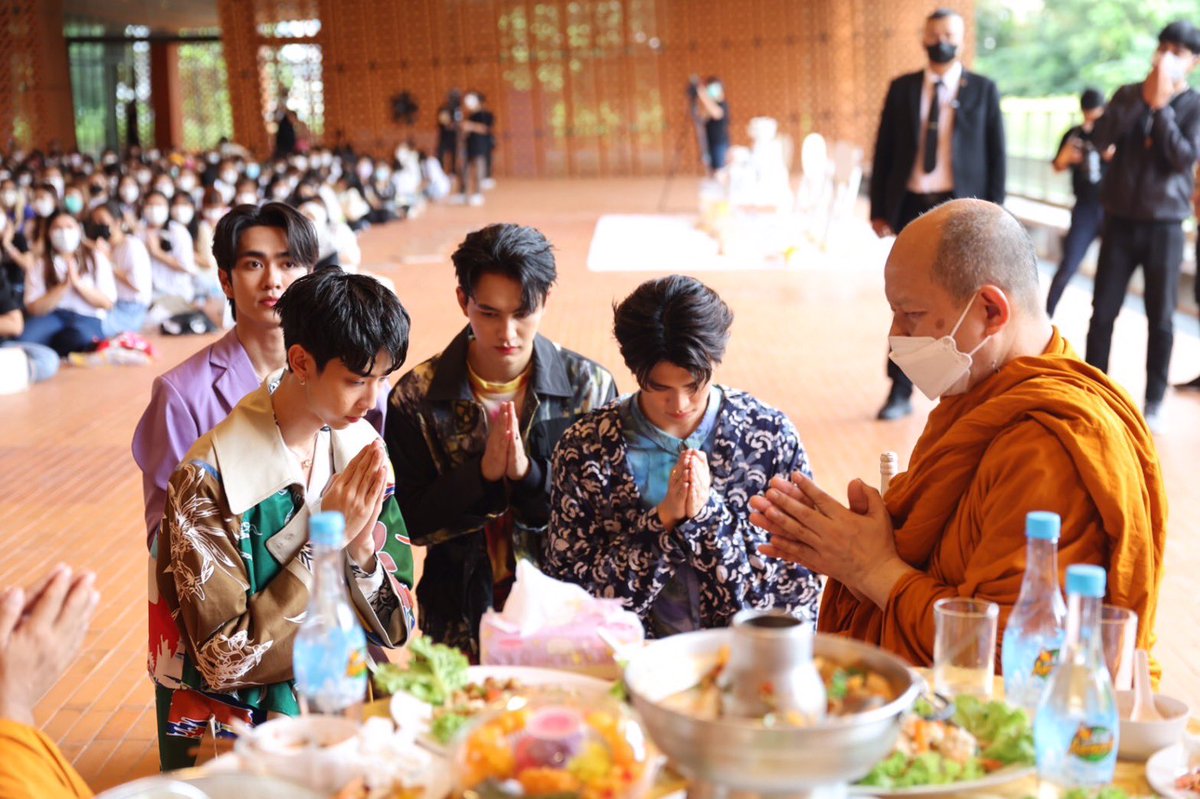 savegofficial's tweet photo. ผ่านไปแล้วกับงานทำบุญวันเกิดตอนเช้า 
อนุโมทนาสาธุกับทุกคนด้วยนะค้าบบ🙏🏻

#แฟนมีตเซฟจี https://t.co/EdH94QX20z