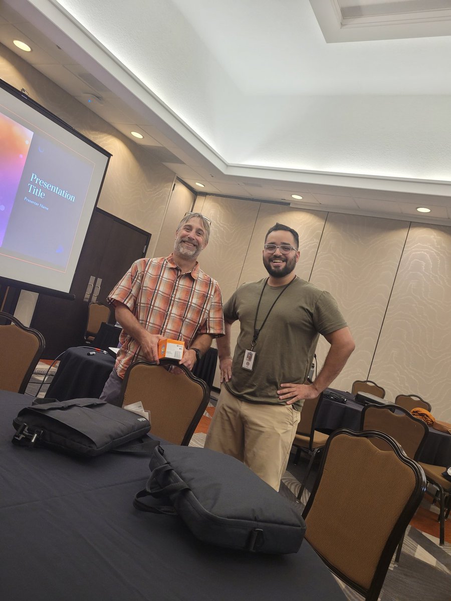 ttttluv's tweet photo. #2022CDEFALLCONFERENCE 
Set-up crew!! https://t.co/ycRnILUEzk