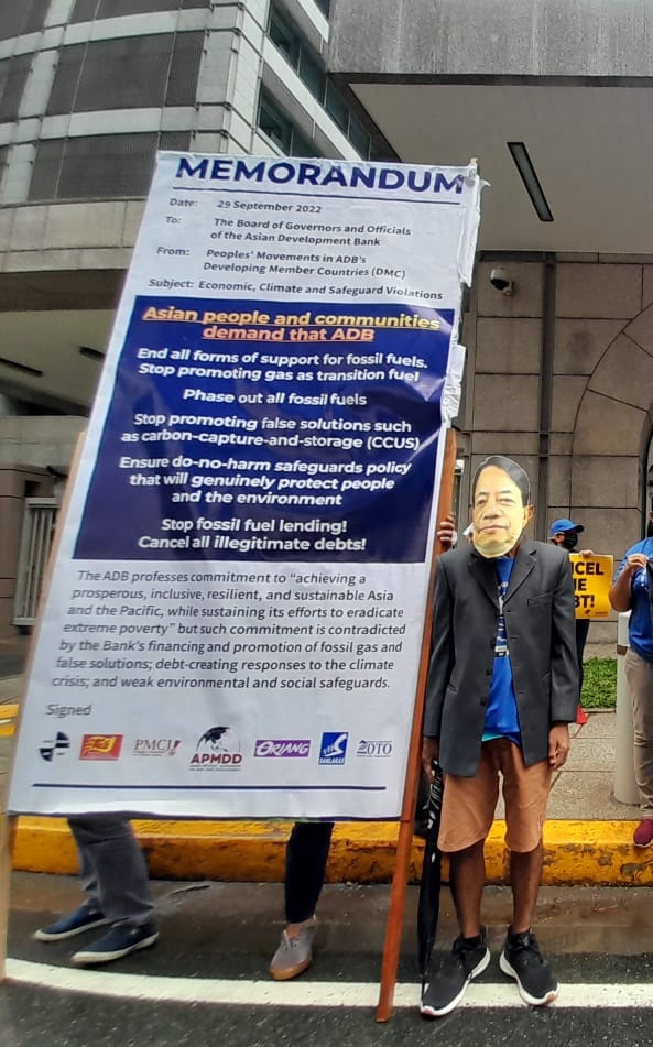 Memo delivered to #ADB #MasatsuoAsakawa: Stop fossil fuel lending! Cancel fossil fuel debts and all #illegitimateDebts! #ADBAnnualMeeting @AsianPeoplesMvt @debtgwa