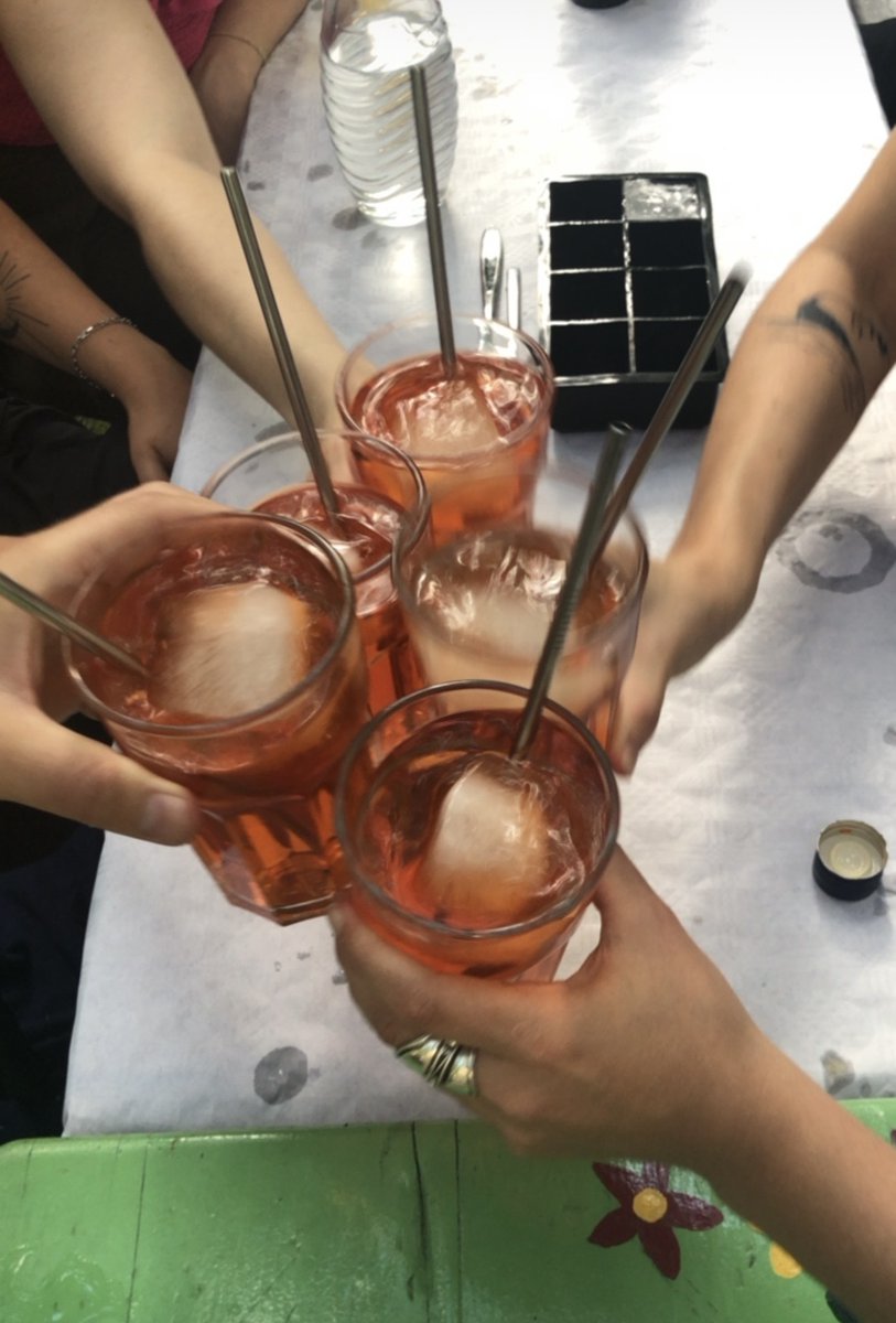 getunik's tweet photo. get_bbq. Mit kühlen Getränken &amp; einer wunderbaren Auswahl an Grillgut haben wir es uns auch diesen Sommer gut gehen lassen. Letztes Jahr saßen wir noch in kleiner Runde beisammen, dieses Mal waren wir viel mehr! Neugierig, wer alles dazu gekommen ist? 
⏩ https://t.co/SiLEOVpZZt https://t.co/Q3g65YeFKd