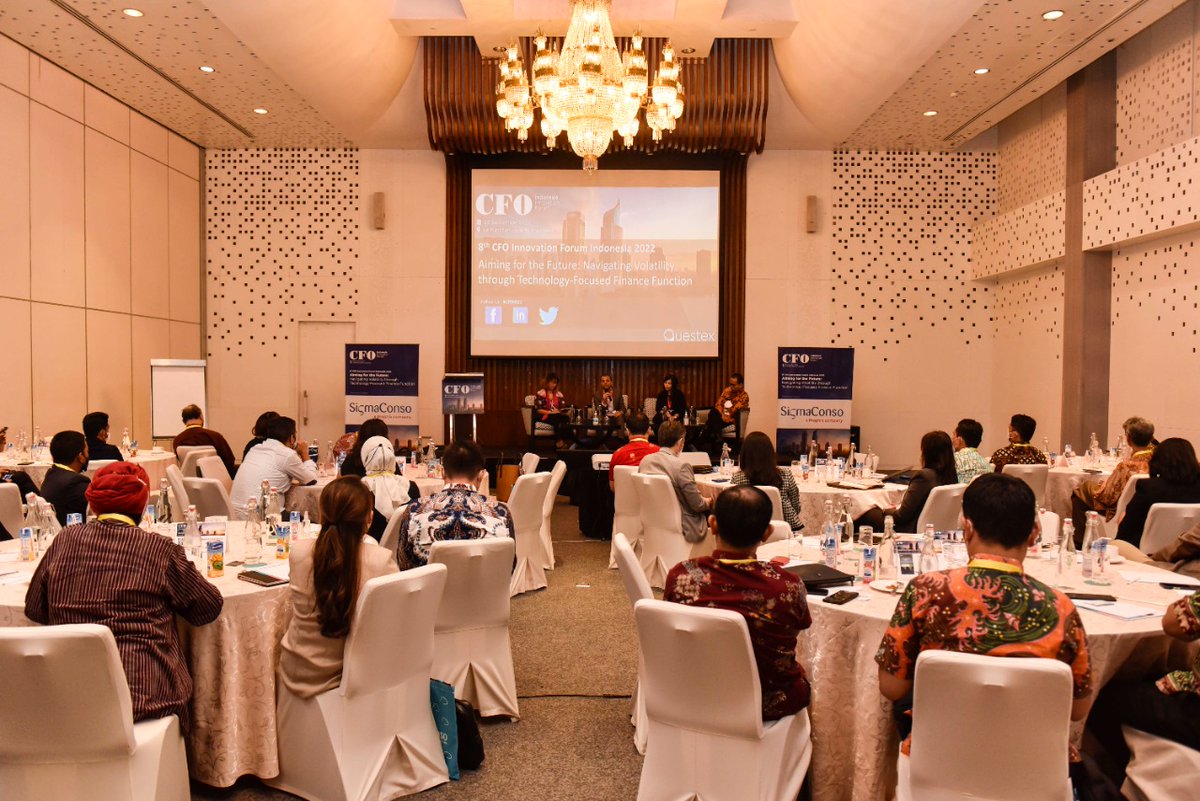 QuestexA's tweet photo. Rajat Dutt, Jessica Pauline, Ervina Waty and Leon Ruben sharing the stage to discuss 'Recover Together, Recover Stronger: Creating Value and Resilience through Finance Leadership in Times of Crisis'

#QuestexAsia #CFOID22 #chieffinancialofficer #finance #liveevent #indonesia https://t.co/IWx0UzfmqQ