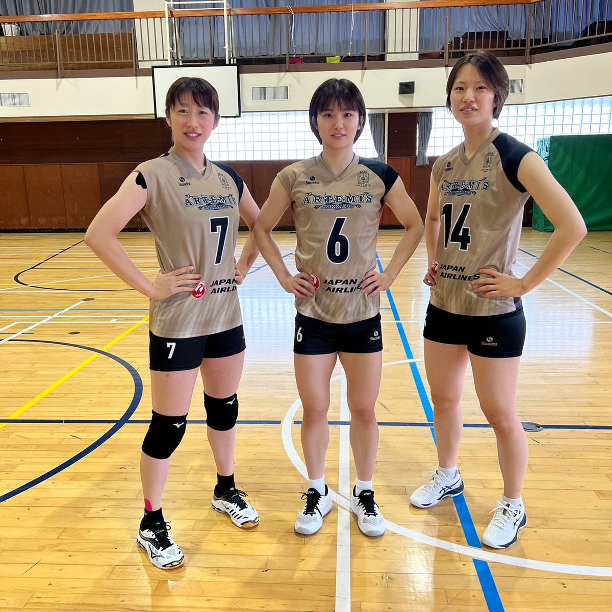 ArtemisHokkaido's tweet photo. \お知らせ📢/
この度、2022年9月30日(金)18時より2022/23シーズン 『オーセンティックユニフォーム』『オーセンティックTシャツ』を販売することになりました🗽
飾って応援📣着て応援‼️
たくさんのご購入お待ちしております✨

詳細はこちら💁‍♀️
https://t.co/lNVvckCmkR

#アルテミス北海道
#スクアドラ https://t.co/SMCVzgmp5c