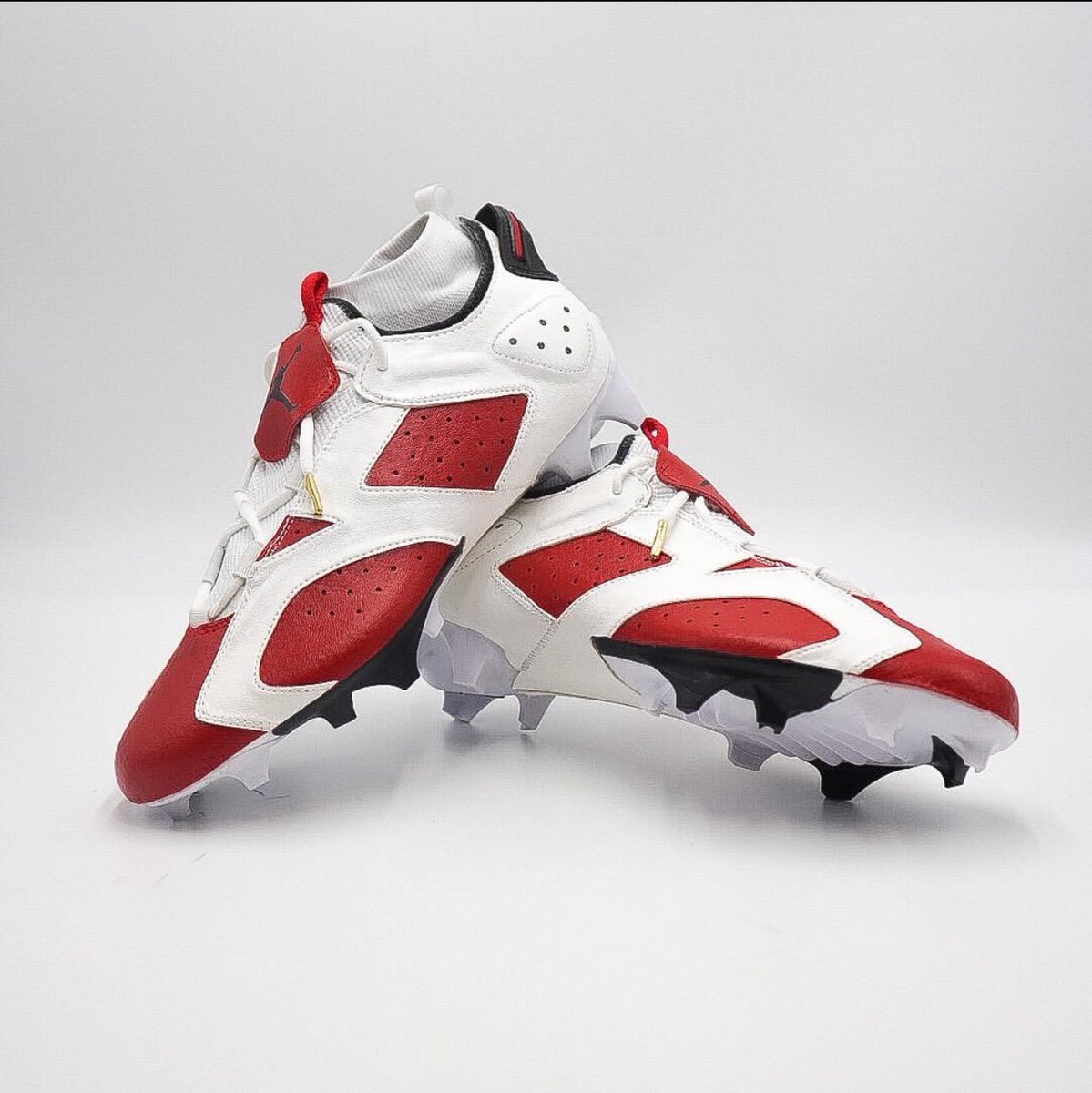 OurSf49ers's tweet photo. Deebo Samuel’s custom Jordan Cleats are 🔥🔥🔥

#49ers || #FTTB

📷: @Dakota_Wiley_22 https://t.co/vCpwfEKluc