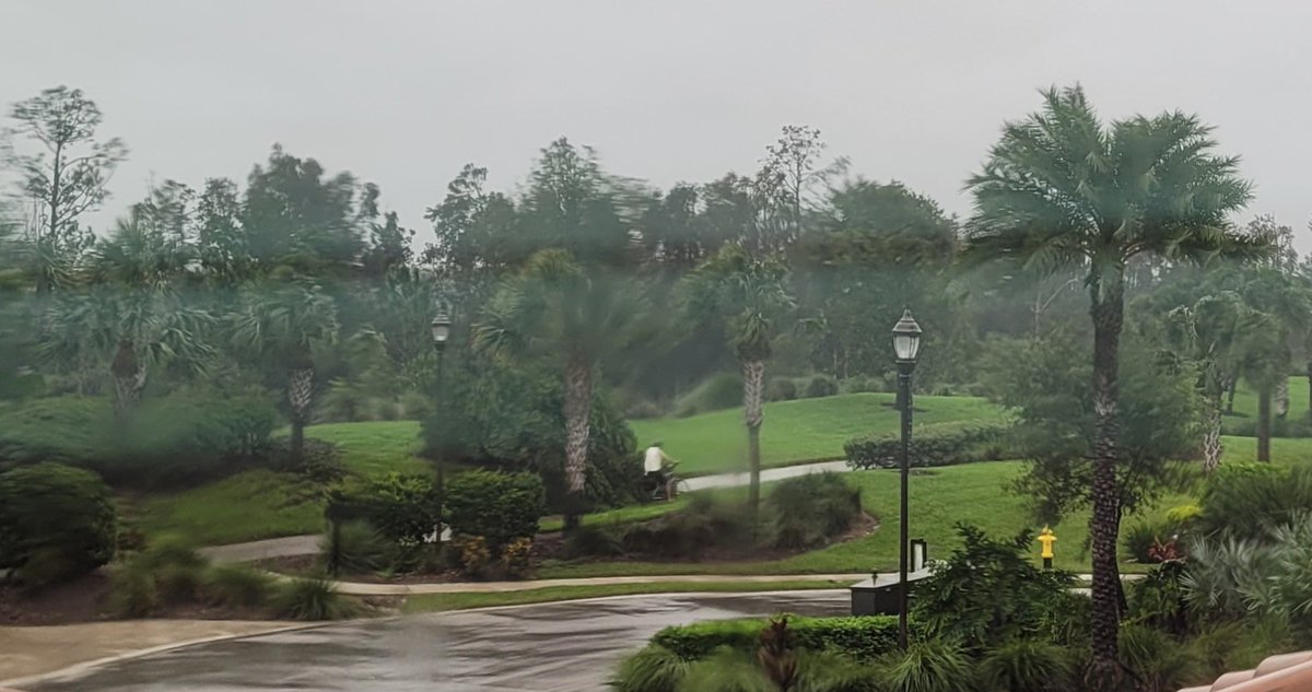 SerbsFor's tweet photo. β‘οΈ SAVA PAC headquarters in #Naples, #SWFL, completely submerged under water. π Devastation across the state. #Ian π #StayStrongFlorida πΊπΈ https://t.co/YoZ92rO4Bi