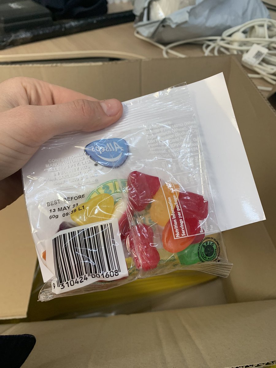 smcmaster45's tweet photo. Prepping for our spring field day. Thanks to @TrialSuppliesOz for super quick delivery! Labels looking slick. The lollies really made my day 😍 #yarckfieldday #spring #trialsupplies #plotsign https://t.co/cncYkBjWdK