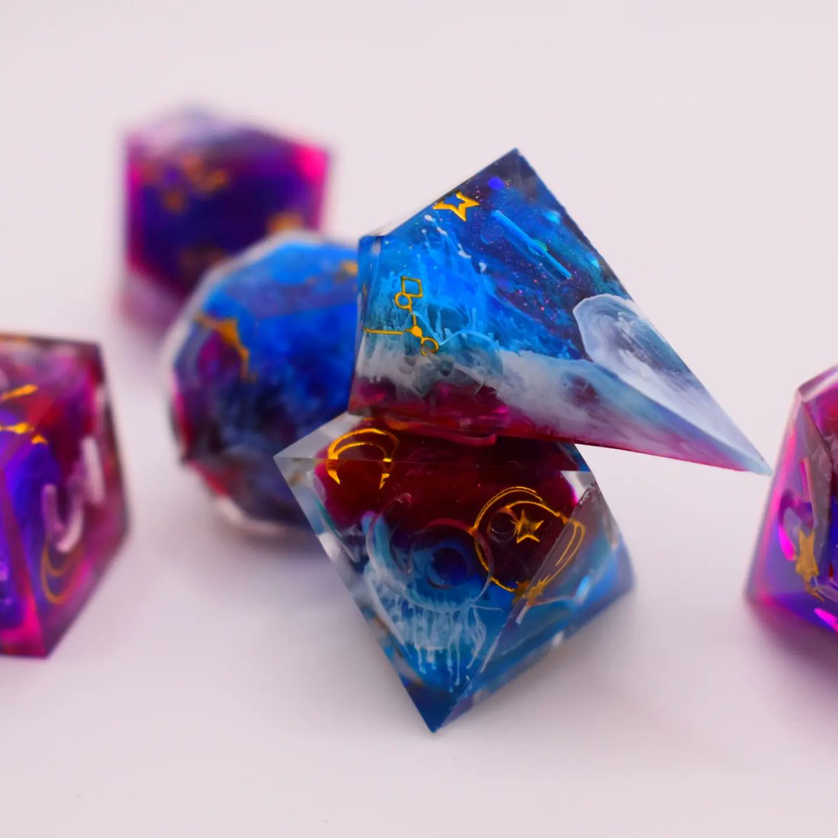 Neo Nova Dice Set
I just love making #spacedice
#handmadedice #sinnamonrolldice