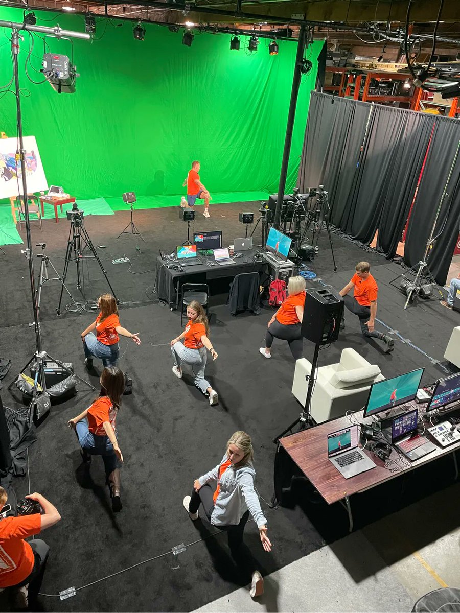 ClarksAV's tweet photo. #UnderstandingIsolationPreConference 🙌🏻
Forever grateful to work with @brandsforbetter again for this amazing event. 📸🎥
•
•
• Check out our studio in our Vancouver Location (link in bio) 🔗
#brandsforbetter #clarksav #studioevent #virtualhub https://t.co/bFMHQg6tva