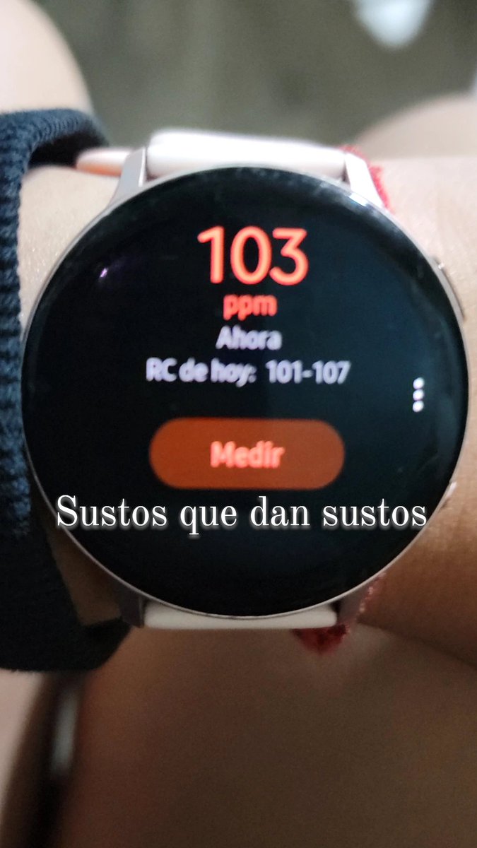 EGonzalez2694's tweet photo. Mi ritmo cardíaco cuando llegan los bomberos porque comienzas a cocinar a las 1 am 
Ni mi ex me ponía así 😂 https://t.co/M9OOEJKJwo