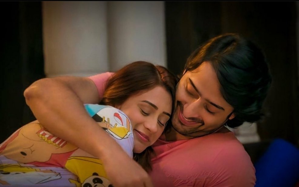 atashi_sns's tweet photo. Everybody needs such a comfortable place to feel comfort 🤗😘
Best place ever 😍#Birdies Sukoon #ShaheerSheikh 
If we say thank u 100 times, it will be less but yet thank u @Shaheer_S 
Today's KHACHAAK #KriSa moments ❤️❤️#Cutoo 
#WohToHaiAlbelaa #Kanha #Sayuri  @nawab_hiba https://t.co/RQkqe6Pb2X