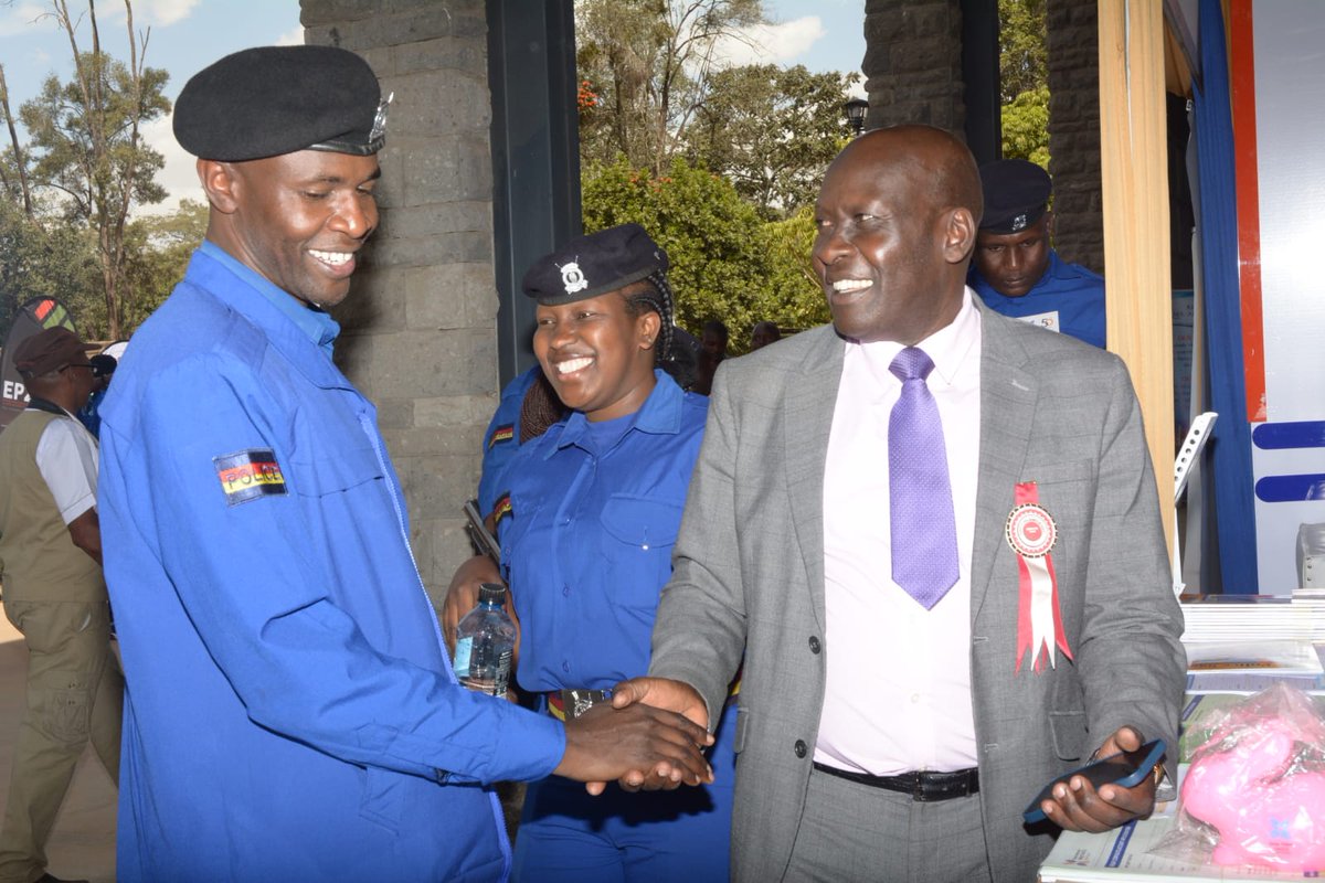 police_sacco's tweet photo. Our National Chairman @mategwa at the #ASK2022 showground engaging with members at the Kenya National Police DT SACCO stand. Nairobi County Dir.of Cooperatives Madam Dolphine Aremo also visited our stand.
Karibuni Sana! Tupo site!😄
#policesaccoat50
#UnitedForProsperity https://t.co/qJo5xujVSf