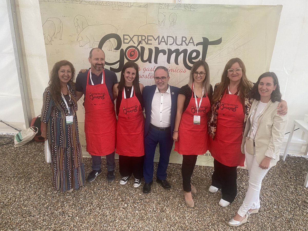a_fala's tweet photo. @Ext_gastronomia triunfa en  #COETUR2022 con las rutas y denominaciones del queso, aceite, jamón y vino, así se hace el camino!!! @birdextremadura @Extremadura_tur @escapadarural @ https://t.co/qkkAaA8Tnq