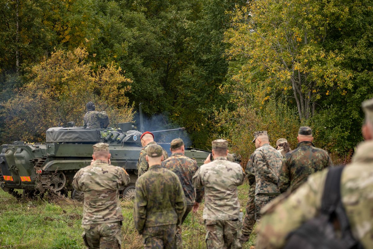 PanssariPR's tweet photo. A 🇫🇮🇩🇪🇺🇲 team trained in conducting a confidence and security building evaluation visit according to the #ViennaDocument in the Armoured Brigade on the 21.9. An evaluation visit to a garrison was part of the @OSCE arms control activities relating to #csbms per the #VD11.

#pspr https://t.co/zaHHKEvgLR