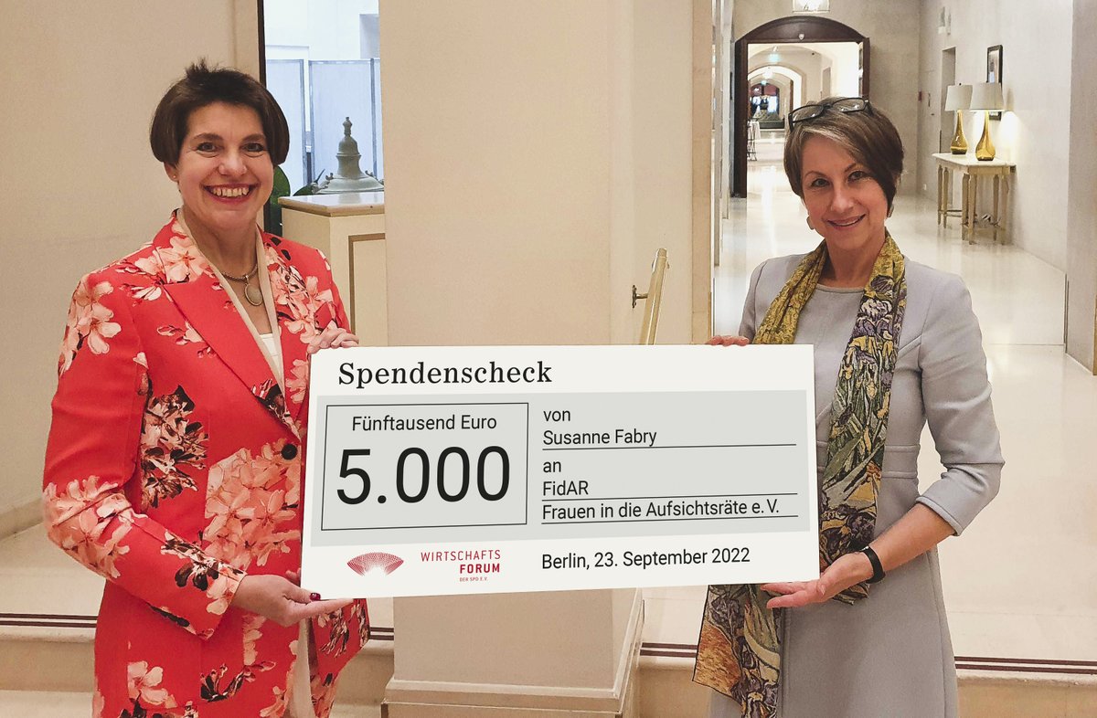 FidAReV's tweet photo. Herzlichen Dank für diese Spende über 5.000 Euro! Susanne Fabry, Netzvorständin bei RheinEnergie und FidAR-Mitglied, spendet die Hälfte des Preisgelds des #WiForward Awards des Wirtschaftsforums der SPD (@Wirtschaft_SPD) an uns – für unsere #NextGen-Intiative. #FraueninFührung https://t.co/EKf8AVZoii