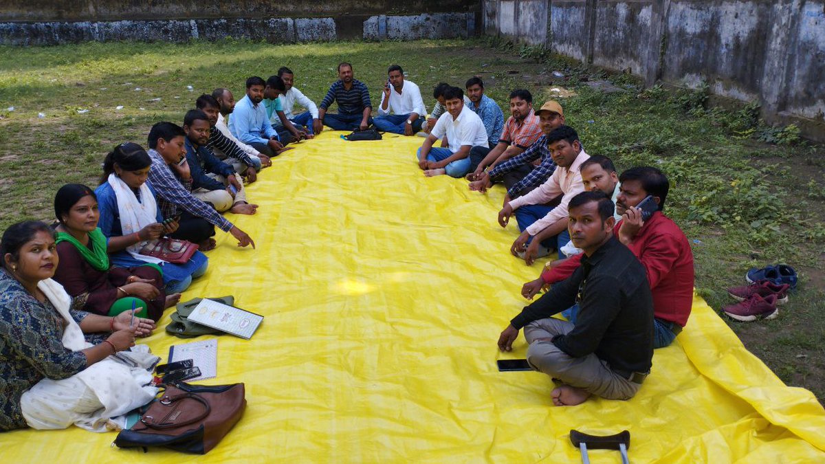 BBhanwapur's tweet photo. #UPSRLM  श्रीमान @myogiadityanath @PMOIndia @narendramodi @yadavakhilesh आज हड़ताल का 18वा दिन भी जारी है कृपया संज्ञान में लें त्वरित कार्रवाई करते हुए हमे हमारा हक दिलवाने की कृपा करें! मिशन कर्मियों के द्वारा संपूर्ण प्रदेश मे कार्य वहिष्कार पर हैं कब इनकी सुध ली जाएगी! https://t.co/Hydw5cImP4
