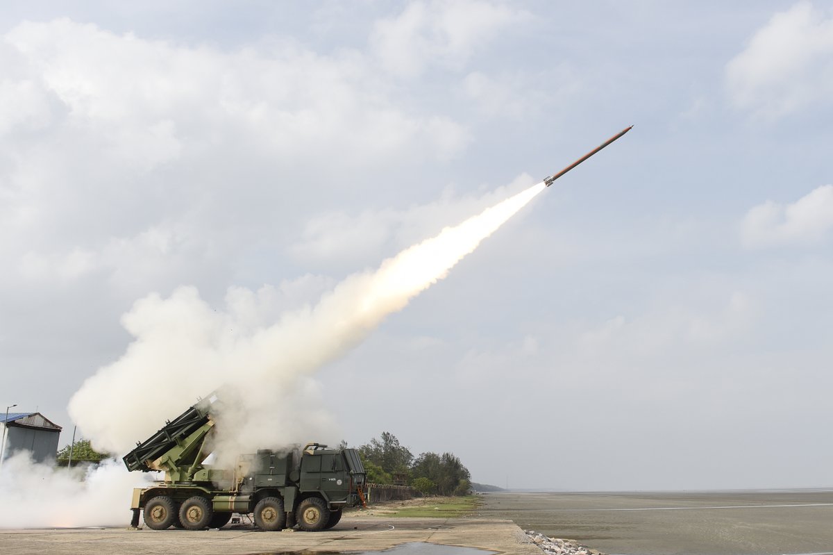 sanchi_tyagi_'s tweet photo. #BigNews for India's #Defence Sector:
#India To Export Over $245 Million Worth Of Missiles, Rockets & Ammunition To #Armenia. India's First ever export order for the indigenous #PinakaMBRL is also lined up.
#IndigenousIndia #DefenceDeal #MissileDeal https://t.co/t5uv9eWW4d