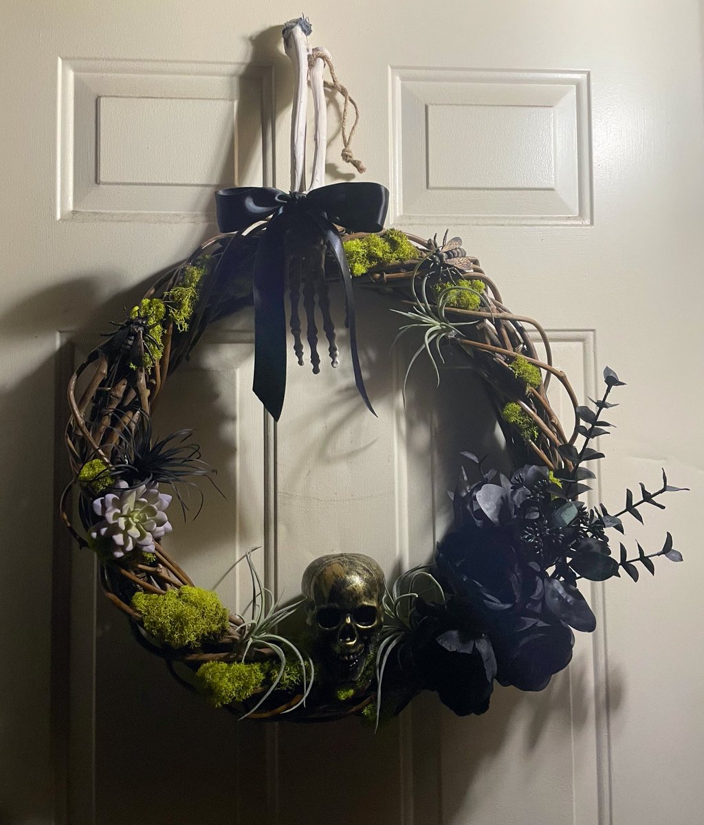 My Spooky Halloween Wreath 🌿💀🌱🪳🪦🌳#horrorcommunity #HorrorFamily #DIYhalloween #Imadethis #mossywreath