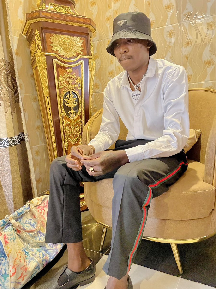 uglymakingsexymoney🦁 tweet media