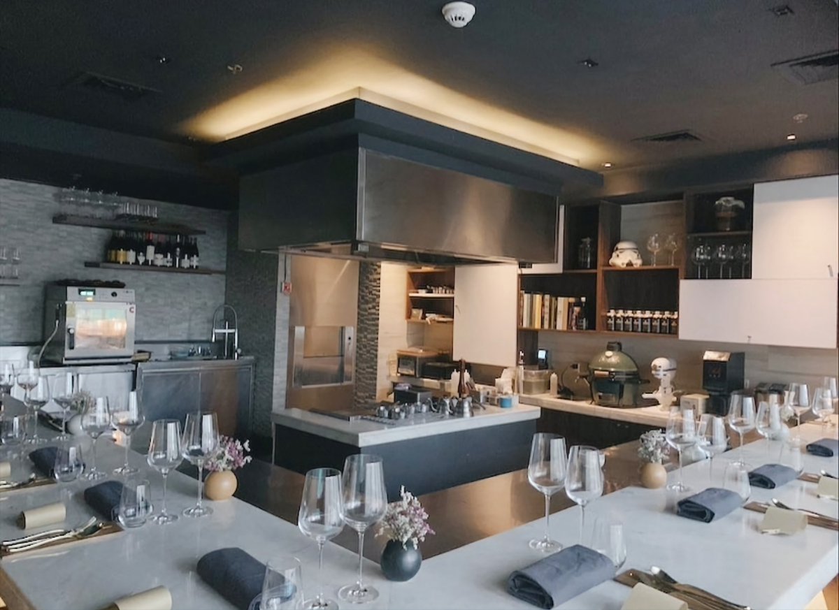 EndlessSummerPH's tweet photo. This restaurant should get a #Michelin star! Try it out to find out why. 😋 🇵🇭

📍 Helm by Josh Boutwood, #Manila, #Philippines

#food #foodie #foodtrip #travel #wanderlust #filipino 
#endlesssummerphilippines 
#endlesssummerph
#iloveendlesssummerph 
#endlesssummerphinmanila https://t.co/oAbm9LQB5d