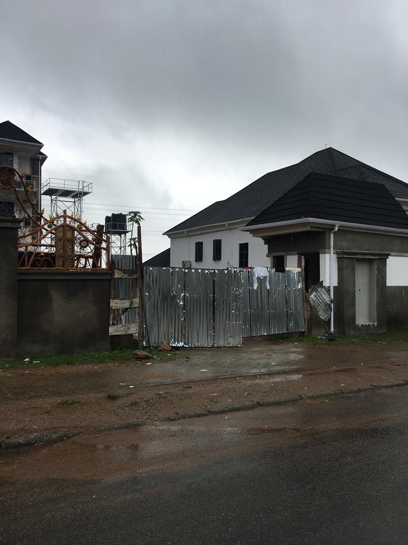 rrenlpro's tweet photo. ‼️ NEW LISTING ‼️

4 BEDROOM TERRACE DUPLEX
FEATURES:
- All rooms en-suite
- Spacious rooms
- Ample parking space
- lovely serene environment
- Detailed finishing
- A room Bq.
LOCATION: Katampe extension (Diplomatic zone)
PRICE: #150 million
BROKER FEE: 5%
NB: 95% completed https://t.co/L5K2jz5wdM