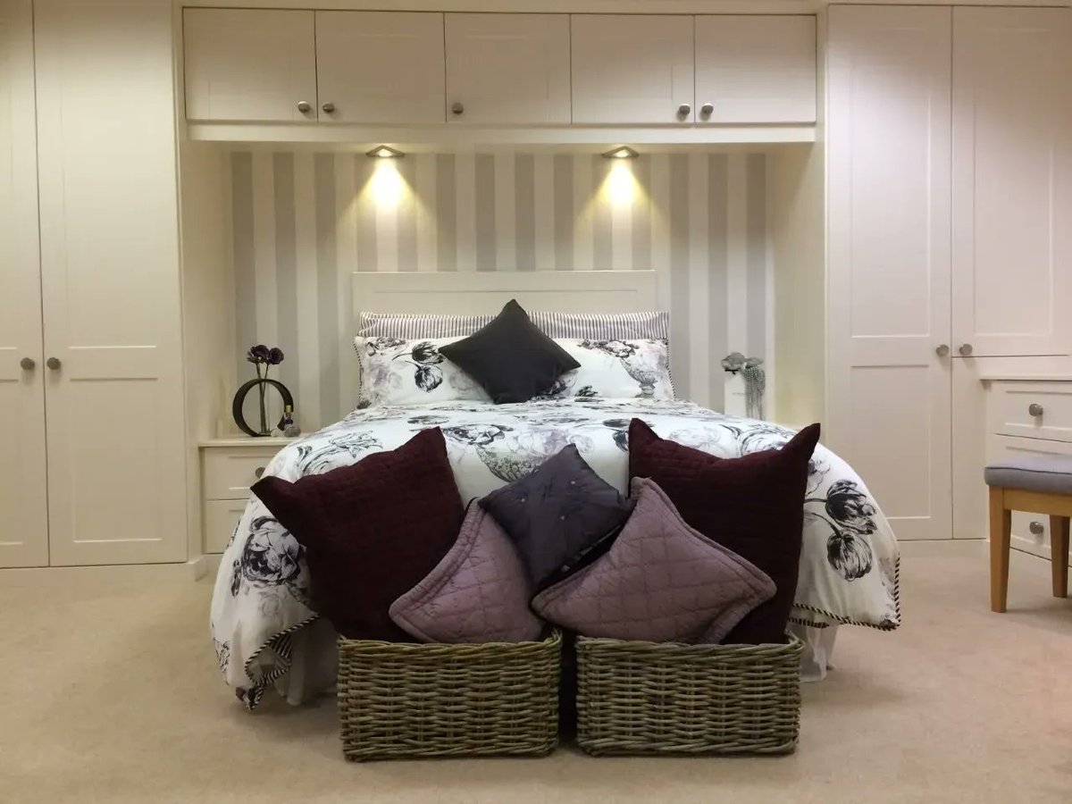 🛏️ Looking to maximise the space in your bedroom? Including overhead #storage & stable door features, take a look at how our fitted #furniture designs can help. buff.ly/2DlztFc #earlybiz