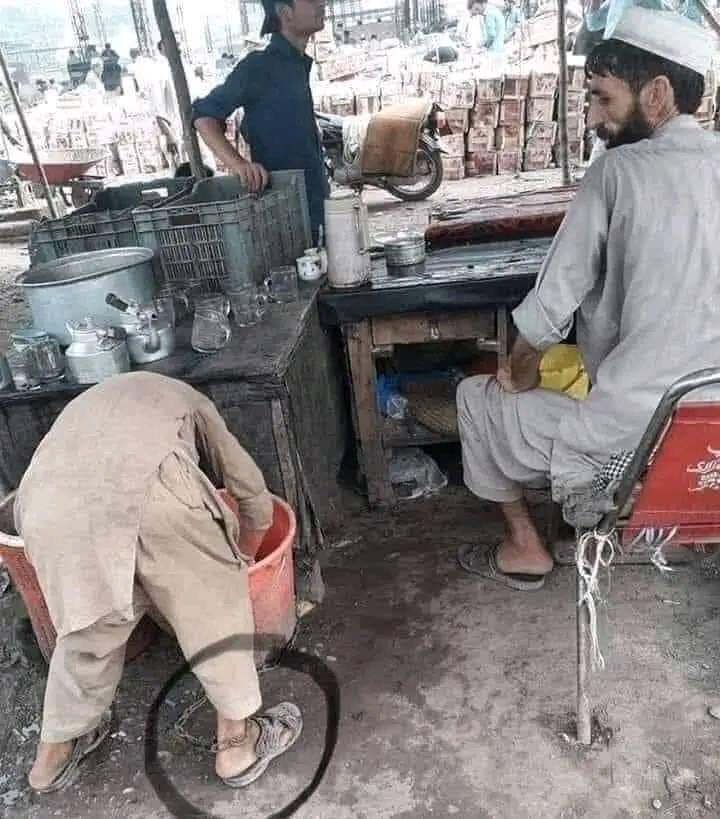 khatir_official's tweet photo. تخلیق ہوتے ہوتے  .. کہاں آگیا ہوں مَیں
ہر کوئ کہہ رہا ہے کہ تیرا خدا ہوں مَیں https://t.co/GvAZJXclQX