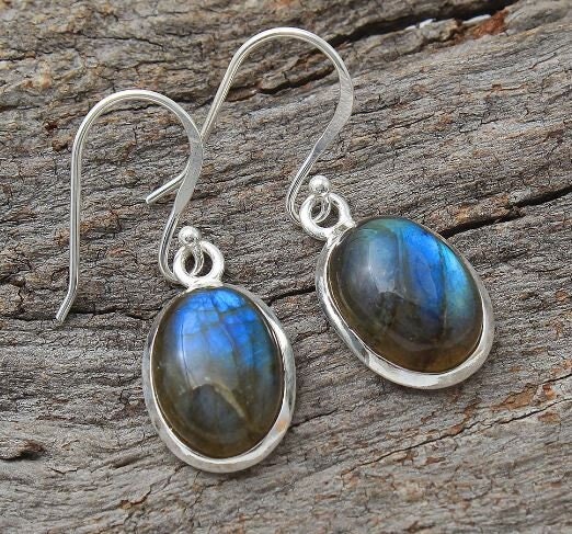 GemsAsian's tweet photo. Excited to share the latest addition to my #etsy shop: Beautiful Blue Fire Labradorite Earring - 925 Sterling Silver Earring- Gems Earring - Birthday Gift Earring - Gemstone Earring - FREE SHIP https://t.co/lB8ITnEJii #labradorite #oval #artdeco #earwire #silver #girls https://t.co/gIUCvn2jDv