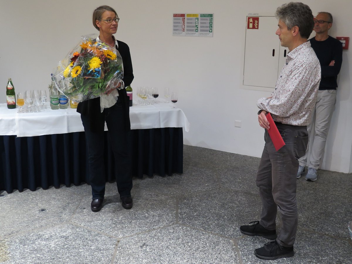 ETH_DBIOL's tweet photo. The first all-female D-BIOL Executive Committee is seen off by its successors - a tradition at the D-BIOL! Sam Zeeman honors the achievements of Julia Vorholt as Director of Studies, Sabine Werner does the same for Annette Oxenius as Department Chair. Great team, great job! https://t.co/LSG9C8pzhu