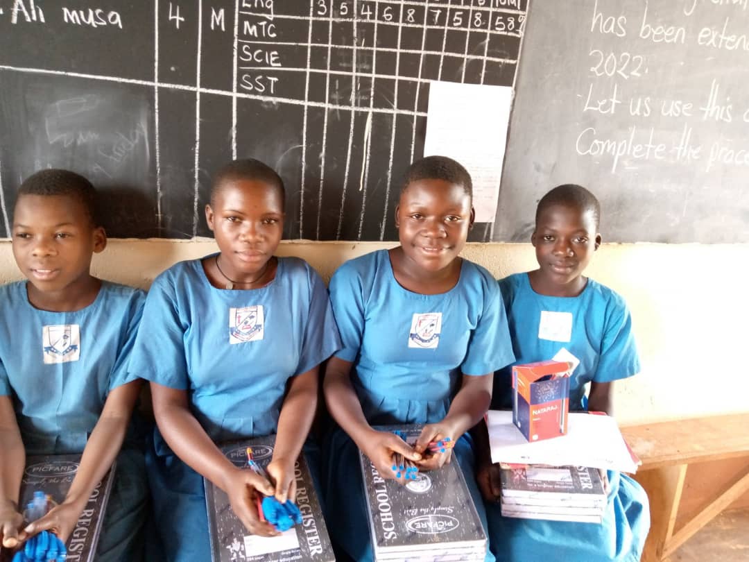 ncduganda's tweet photo. Failure to access scholastic materials deters many girls from consistently attending school.With @mundocooperante we continue to support girls at Kiyoola RC #keepinschool.@PaulHodgesTrust @whiteheadcomm @RTI_Gender @oakfnd @RaisingTeensUg1 @BarnardPhoebe @FundacaoAMI @amplifyfund https://t.co/JrIk5TyQTQ