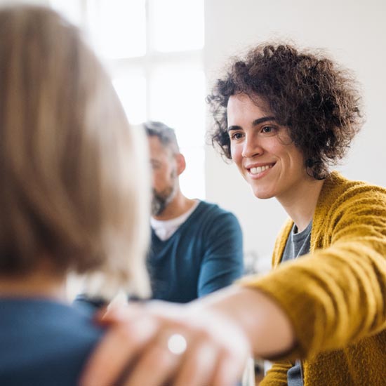 Bei immer mehr jungen Menschen werden Depressionen oder Angststörungen diagnostiziert. SHITSHOW berät Unternehmen zu Früherkennung und Prävention. Was dabei zu lernen ist, darüber haben wir mit Gründerin Nele Groeger in unserem B* Business-Spot gesprochen: bit.ly/3SYNNuz