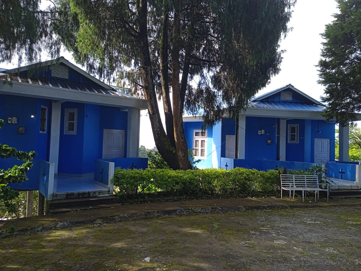 Neilanjanb's tweet photo. @CMOMizoram @Mizoram_Tourism A very well maintained, beautiful Tourist Lodge at Saitul. Reached late yesterday night, almost at 1.30 am due to land slide, I was surprised to see the caretaker lady's warm welcome ❤️ https://t.co/l18DcySE4I