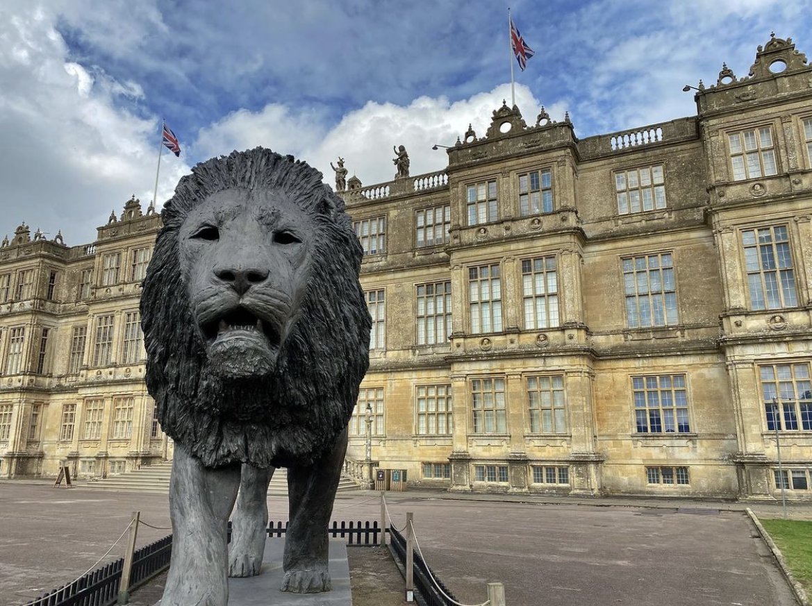 Admiring the elegant Elizabethan beauty of Longleat House. Thank you to @thecyclinghag, @miserygalore, @lizette_and_her_pictures and @xomoon_babexo for the photos! Have you taken any of the House and grounds? We'd love to see them in the replies.