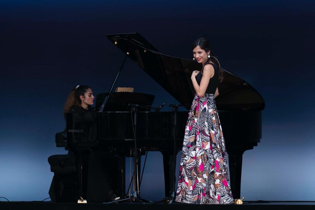 PTV_Malaga's tweet photo. #PlanazosFinde 

🤩Este domingo 2 de octubre, La Carroza del Teatro Real llega a #Málaga 

🎶La plaza de la Constitución acogerá a las 17.00hrs el espectáculo para toda la familia Mozart Revolution, una nueva y fresca lectura de los personajes femeninos en las óperas de Mozart. https://t.co/CgY7s41vn2