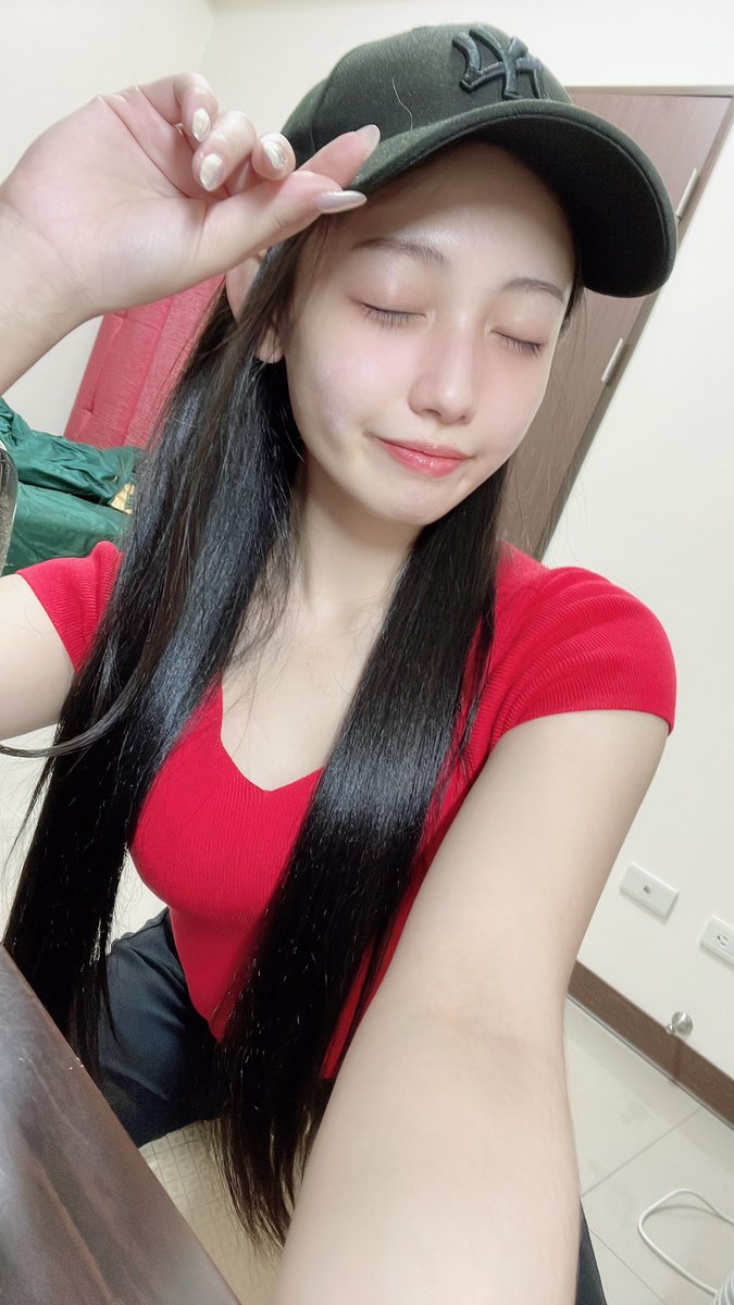 muguang_arts's tweet photo. 走過,都不必後悔。因為只有走過,
才會知道,你想去的地方,究竟在哪裡~
所有的經歷都是上天賜與的禮物🎁
https://t.co/i0mDi1MiQg
直播晚上 : 11點 準時收看
開播網址 https://t.co/bjhIJvjcoR
#JKF #jvfans #JVID #百大女郎
#JKF雜誌 #JKF女郎 #JKFlady
#捷克論壇 #投票 #繼續努力 https://t.co/froAatNNQm