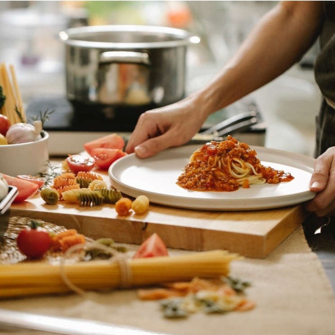Gezondejaren's tweet photo. Duik op 6 oktober met @hanze studenten de keuken in.๐จโ๐ณ Kook samen een lekker gerecht en krijg handige tips en trucs!
Meer informatie en aanmelden: https://t.co/h997UFgNYe
#weekvoormeergezondejaren #voeding #smaaktnaarmeer #activiteiten #meergezondejaren #kookworkshop https://t.co/NFZHBB5XHA