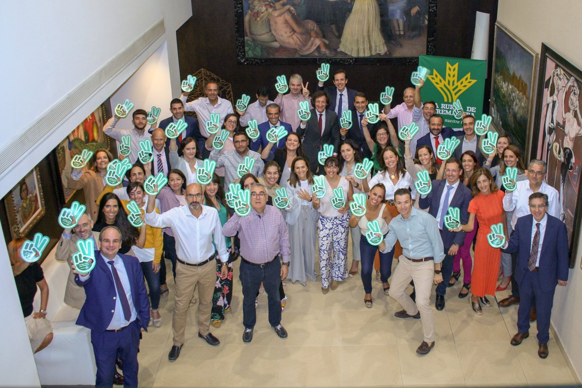 CajaRuralEx's tweet photo. El Día Solidario es para celebrar y para apoyar, aún más, a aquellos que más lo necesitan. Todo el equipo de @CajaRuralEx, con nuestro esfuerzo e implicación, queremos aportar nuestro granito de arena a este proyecto colaborativo, que siempre está en nuestro ADN #Sumatealverde https://t.co/qisHjhkNRN