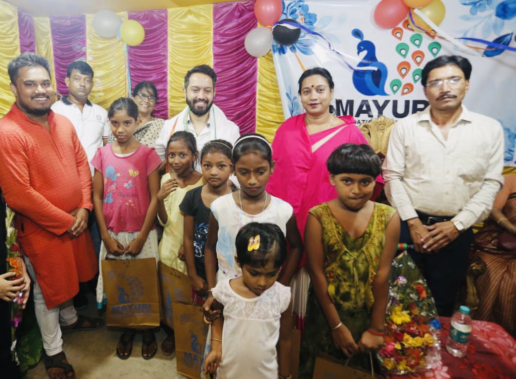 YasserHaidar11's tweet photo. Clothes distribution to the wonderful children along with other eminent guests. 
Best wishes to #MayuriFoundation and all it’s members for always being associated with #socialwork for the needy people of our society. https://t.co/1sFcYLAstD