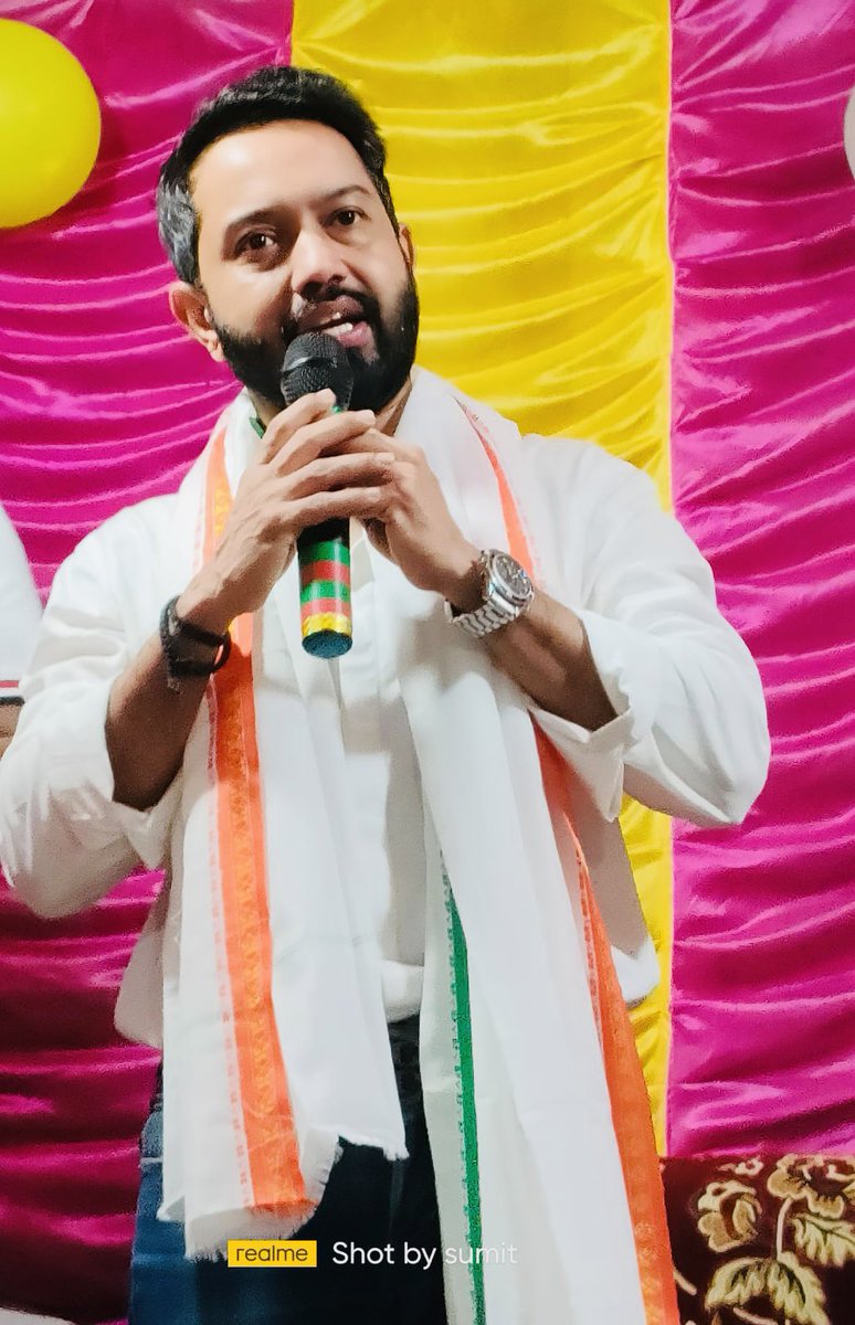 YasserHaidar11's tweet photo. Clothes distribution to the wonderful children along with other eminent guests. 
Best wishes to #MayuriFoundation and all it’s members for always being associated with #socialwork for the needy people of our society. https://t.co/1sFcYLAstD