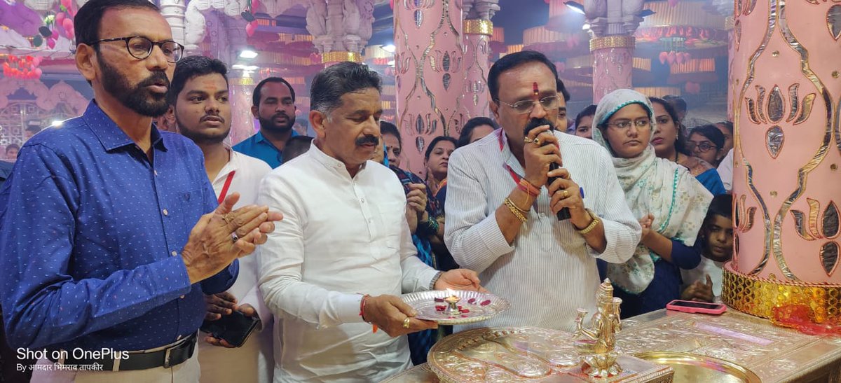 BhimraoTapkir's tweet photo. नवरात्रीचे वातावरण दर दिवसागणिक अधिक भक्तिमय आणि चैतन्यमय होते आहे.नवरात्रीच्या मंगल उत्सवाचे निमित्त साधून श्री महालक्ष्मी माता मंदिर सारसबाग, पुणे येथे आई महालक्ष्मीचे मनोभावे दर्शन घेतले व आरती केली.
#Navaratri #Navratri2022 #MahalakshmiMataTemple #Sarasbag
#BhimraoTapkir #Bjp https://t.co/bqFSUo8SvN