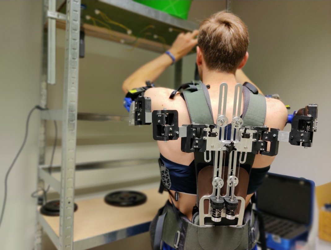 Our Exo4Work shoulder #exoskeleton evaluation is now published in <a href="/IEEEembs/">IEEE Engineering Medicine and Biology Society</a> #TBME!
🔗ieeexplore.ieee.org/document/97353…

The exo reduced acute physical fatigue at the shoulder during overhead work. But discomfort increased ➡️ let's improve interfaces in a future prototype iteration 🤩