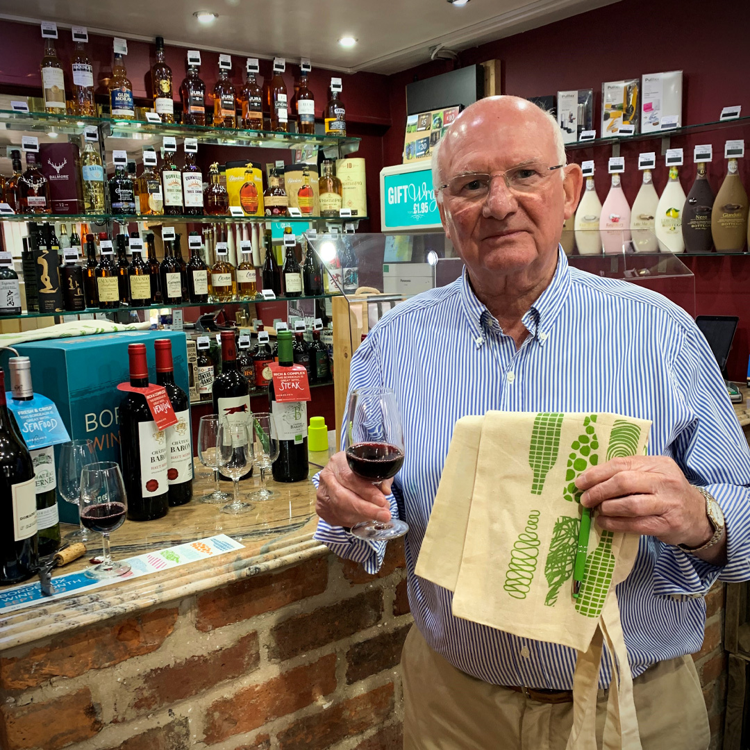 cavavinsheffuk's tweet photo. Two more days left of Bordeaux Wine Month 2022!
A few of our lovely customers tasting the delicious St Georges Saint Emilion - Domaine de Maisonneuve 🇫🇷🍷

@BordeauxWinesUK 
#BordeauxWineMonth #BordeauxWine #BordeauxWineMonth2022 #FrenchWine #WineLove #WineShop #lebonvin #cavavin https://t.co/KNasZdJeJG